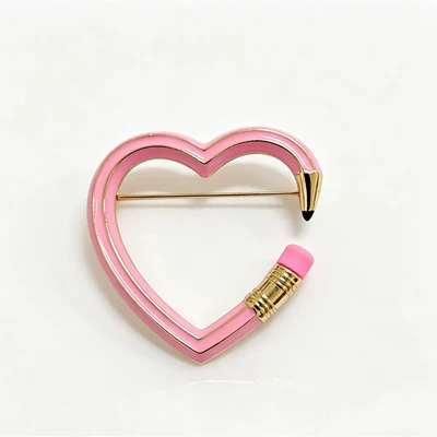 Pink pencil heart brooch, Yaxa sancaqları