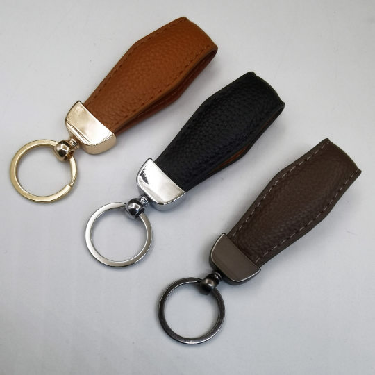 Simple high-grade leather car keychain metal key rope pendant creative personality exquisite key chain factory wholesale