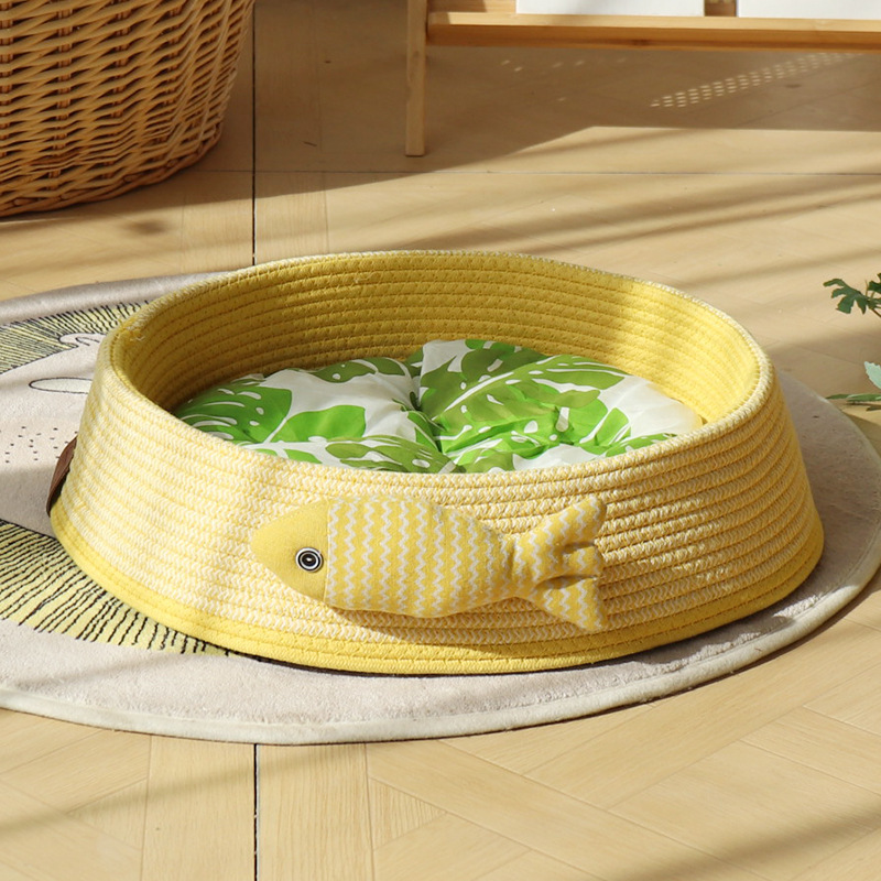 접힌 골판지 노란색 + 작은 물고기 + 녹색 면 패드