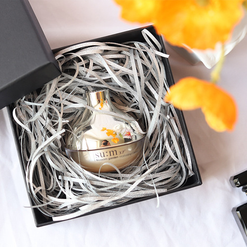 Manufacturer wholesale multiple grams of shredded glitter, shredded paper, wedding souvenirs, decorative gift box filling, raffia