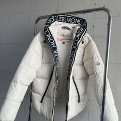 新型の越境冬の蒙家刺繍のアルファベットの綿服ヨーロッパ駅のファッションは帽子とカジュアルなコートのファッションカードをつなぎ合わせます。