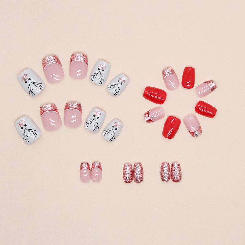 Breve balletto, nail art rossa festosa, alci natalizi, unghie finte rosa scintillanti, graziose armature da indossare_voghion.com
