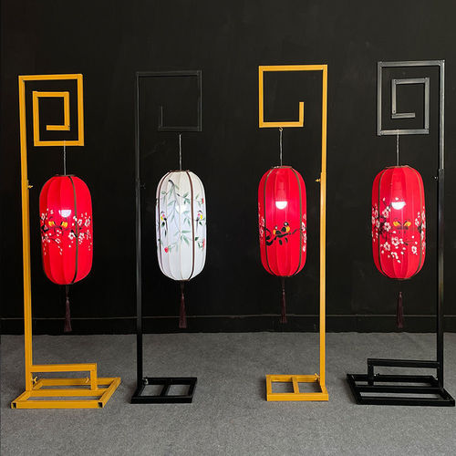 New Chinese style wedding plum blossom lantern palace lantern road guide shelf props wedding stage scene decoration layout guide light