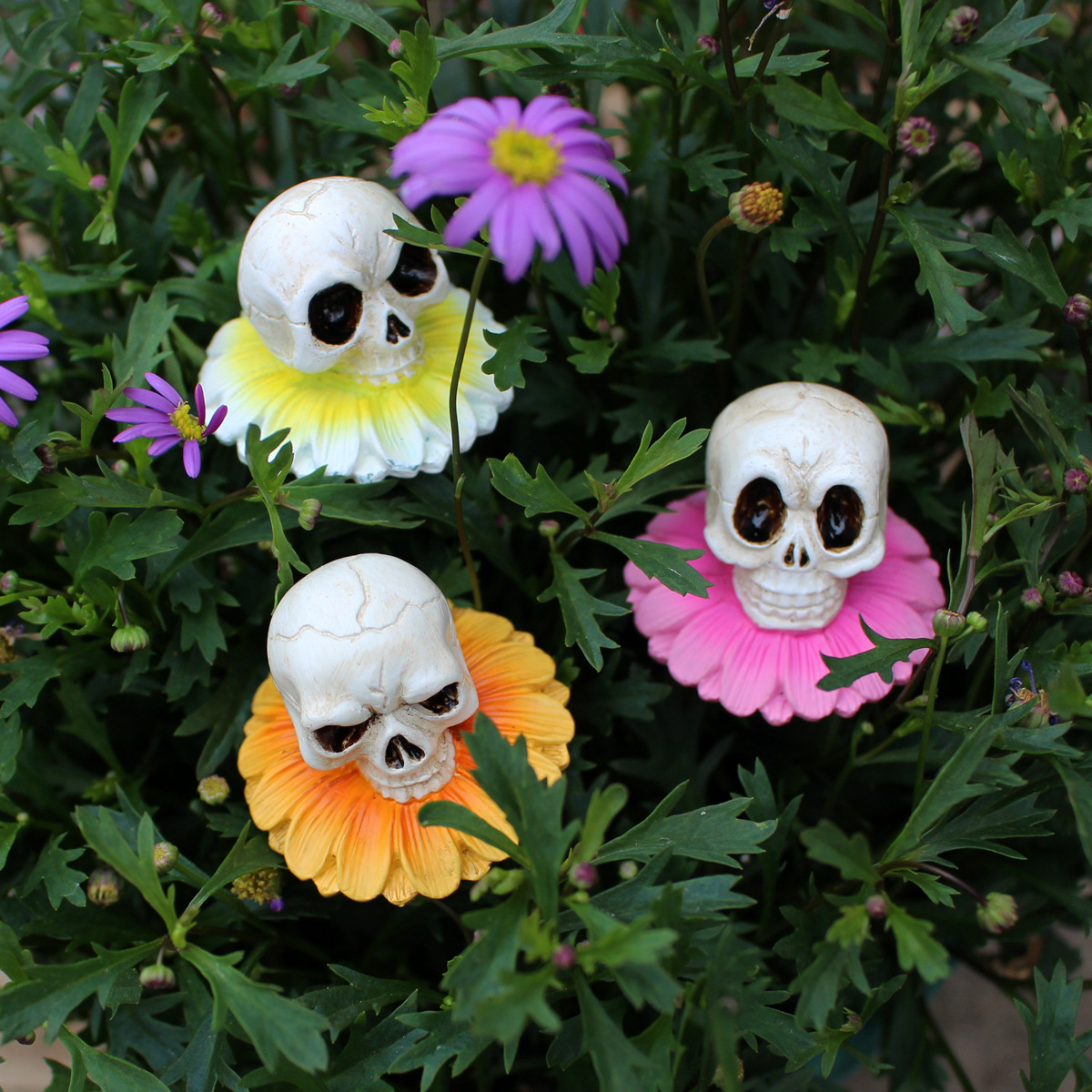  New Halloween Skull Worm Skull Sculpture Flower Pot Plug-in Garden Decoration Resin Ghost Head Plug-in 