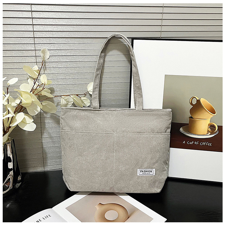 The fashionable and retro bucket bag for women, the new large-capacity versatile crossbody bag for women, and the trendy and elegant tote bag for women are selling well undefined