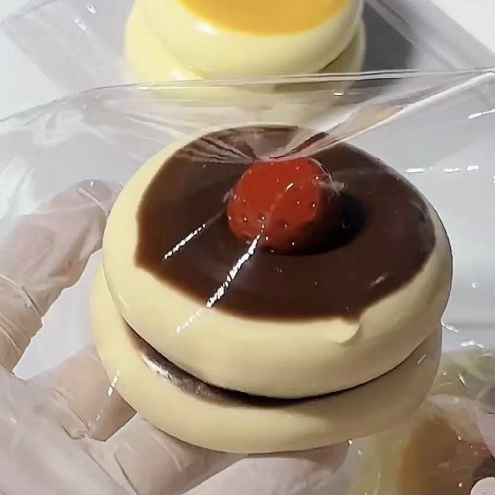 El libro rojo es el mismo tipo de Shuffle pellizco de simulación de alimentos pellizco de pastel descompresión juguete de rebote lento artefacto de descompresión