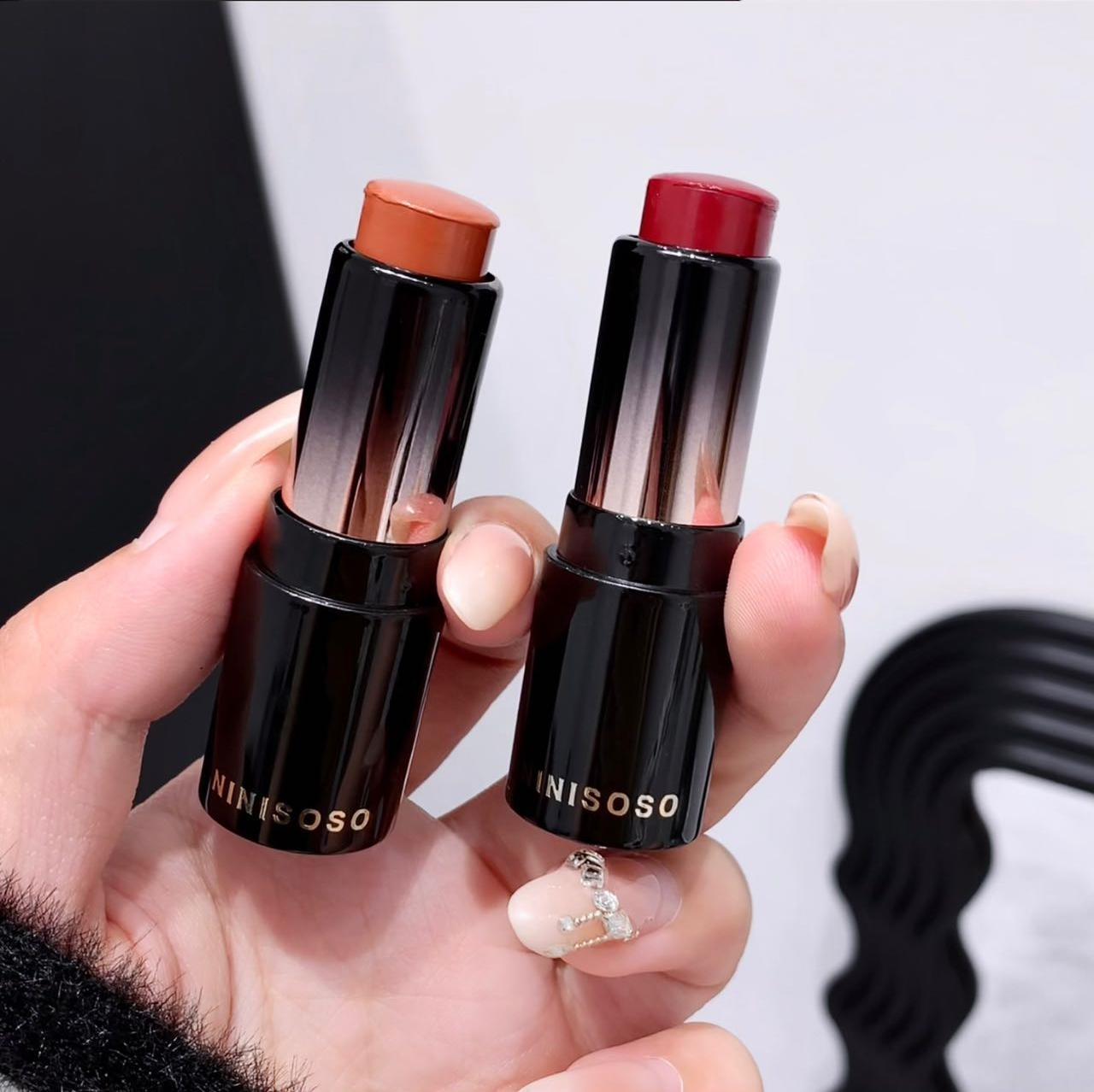 NINISOSO Beige lipstick is hydrating, delicate and does not dry out, making the lips look fair and chubby. It has a natural summer atmosphere and is a lipstick for women undefined