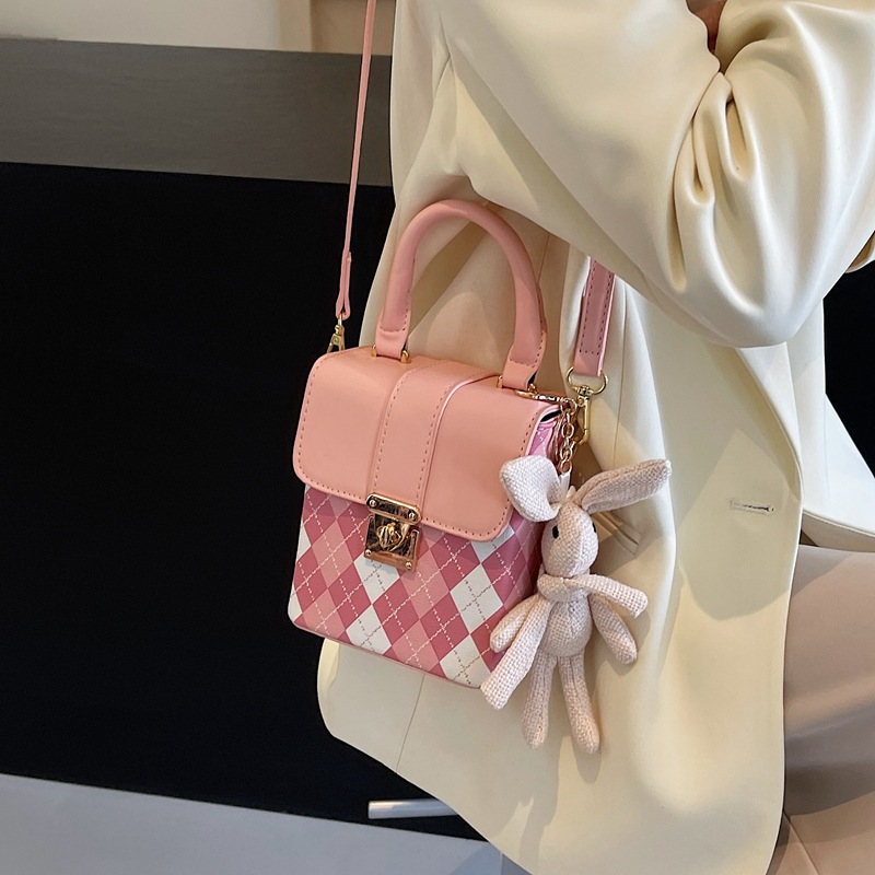 Alta sensación Lingerie mini bolso para mujeres 2024 nuevo Lingerie bolso cuadrado universal bolso de nicho de diseño exterior bolso de hombro