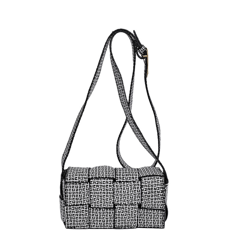 2025 nuevo otoño trenzado empalme de color sólido personalidad simple temperamento fresco estilo de hombro bolso de viaje