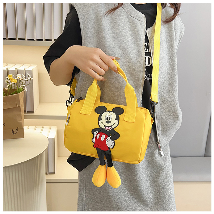 The 2021 new children's bags feature a cute Mickey Mouse pattern bowling bag for girls and a fashionable hand-held shoulder bag undefined