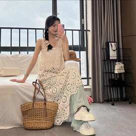 白色连衣裙女高级感气质镂空钩花背心裙茶系穿搭一整套夏季T恤裙