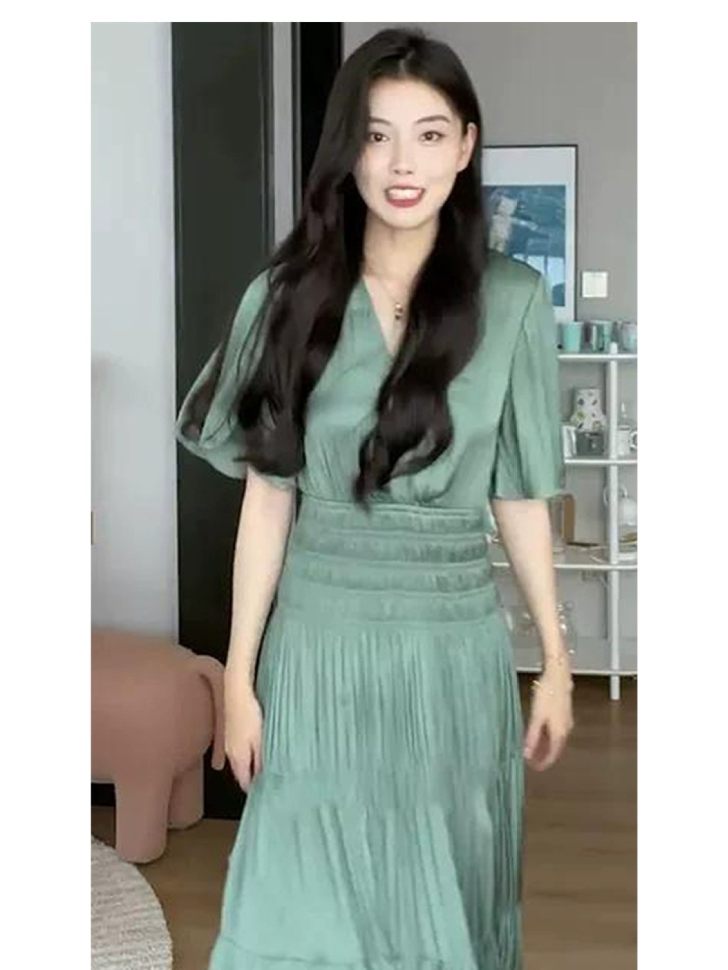 Váy liền satin cổ chữ V dáng dài kiểu Pháp tinh tế — váy xanh