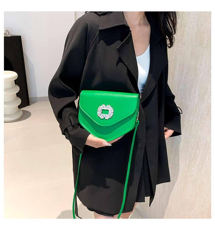 Borsa a tracolla singola con tracolla a triangolo alla moda alla moda 2024, nuova borsa da donna versatile con diamanti color caramella_voghion.com