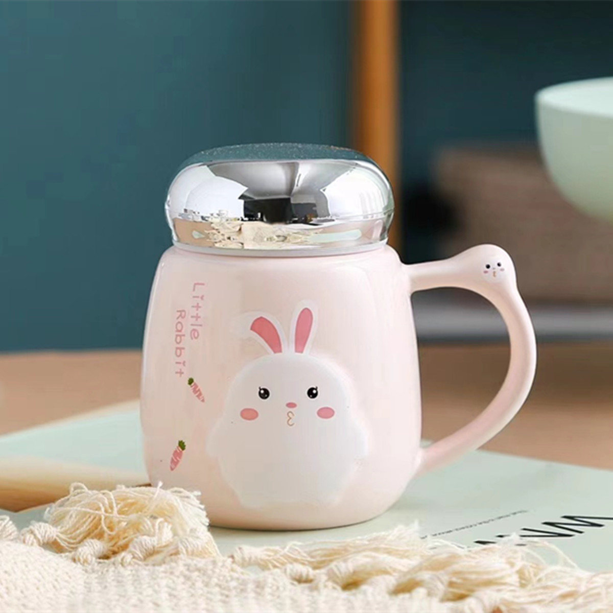 Taza de cerámica cubierta de espejo doméstica de alto valor visual en relieve taza de animales pequeños de oficina cubierta a prueba de fugas taza