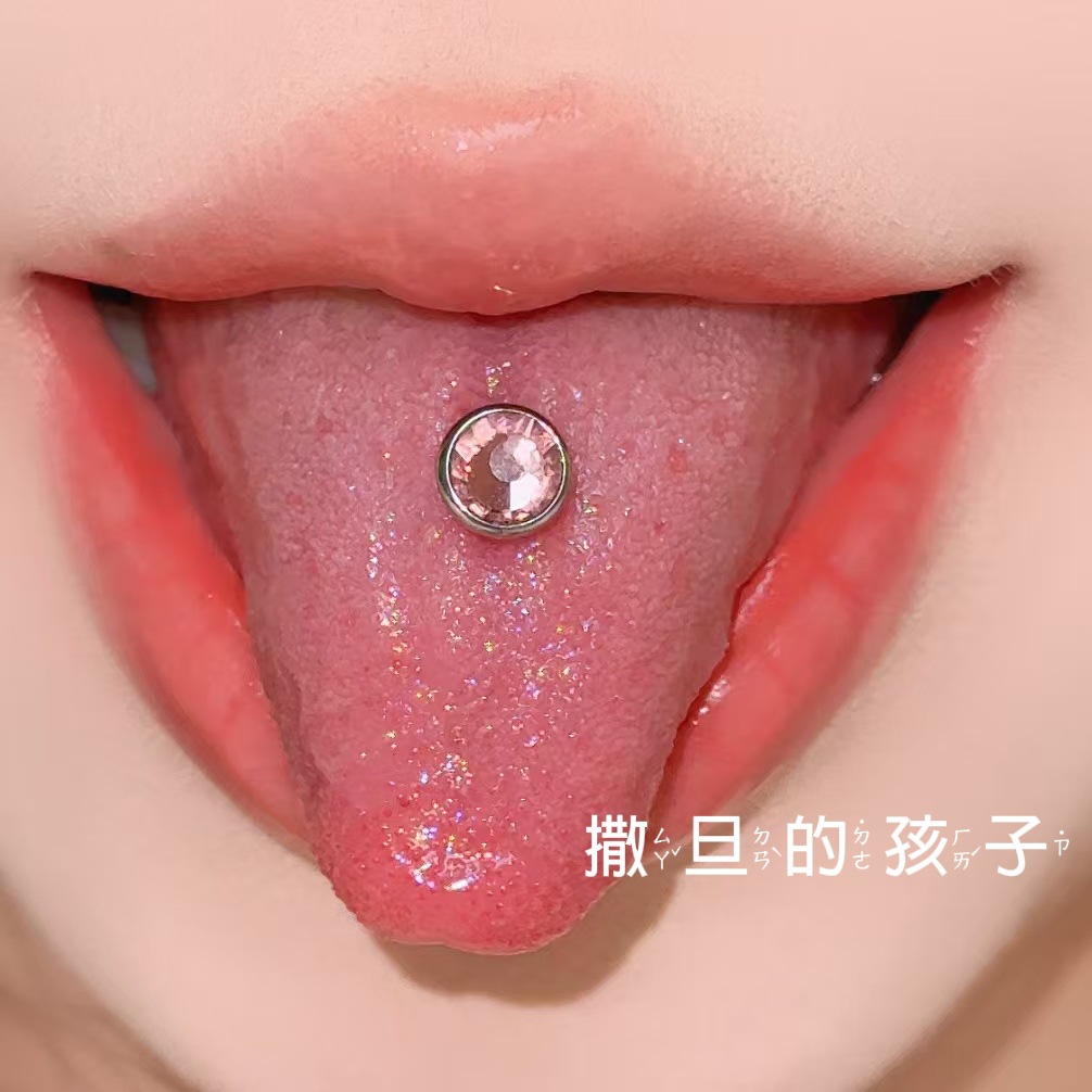 Silver pointed spike labret stud material detail