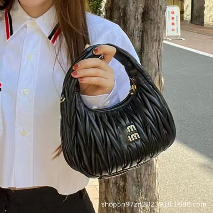 褶皱云朵包字母MIU新款斜挎质感hobo褶皱月牙包手提法棍包腋下包|undefined