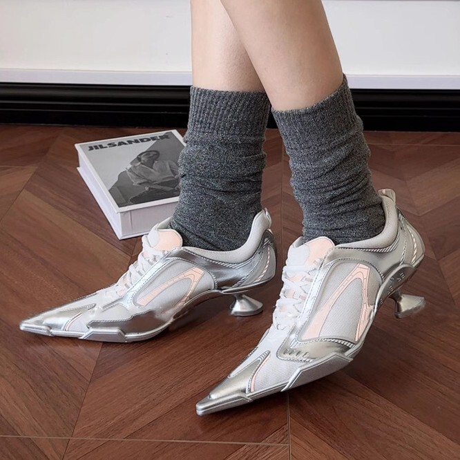 [in stock] Star Series Pointed Boxing Shoes Women's Golf Shoes Niche High-grade silver High-heeled sneaker