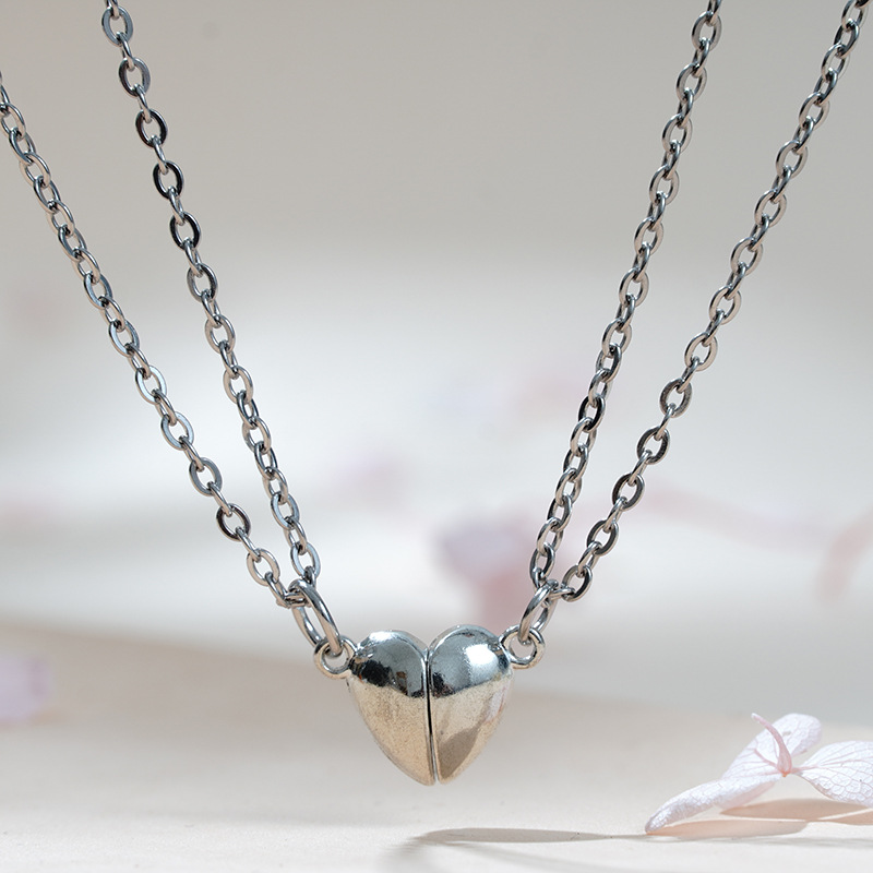 Pendant Necklace Classification 201 Stainless Steel Chain Material Simple Style Heart Shape 201 Stainless Steel Alloy Magnet Cable Chain Pendant Necklaces Wholesale