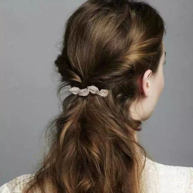 Подходит для головных уборов с низким объемом волос