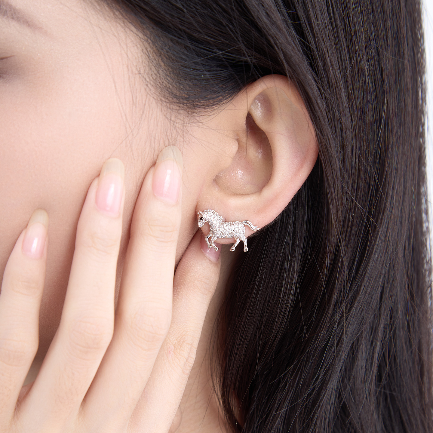 Xuping estilo incrustado joyas artificiales pequeñas orejas de aleación de cobre chapado blanco lindo elegante temperamento auriculares zodiacal
