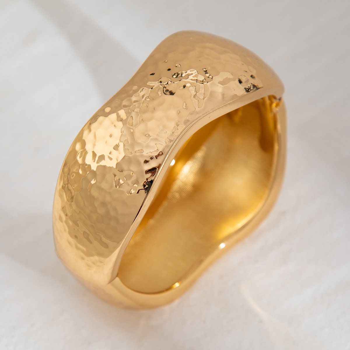 55g Weight Bangle Classification Alloy Chain Material 1 Piece Quantity Holiday, Travel Occasion Alloy Material Geometric Pattern Women's Gender Plating Design Elegant, Lady, Simple Style Style Elegant Lady Simple Style Geometric Alloy Bangles Wholesale 23