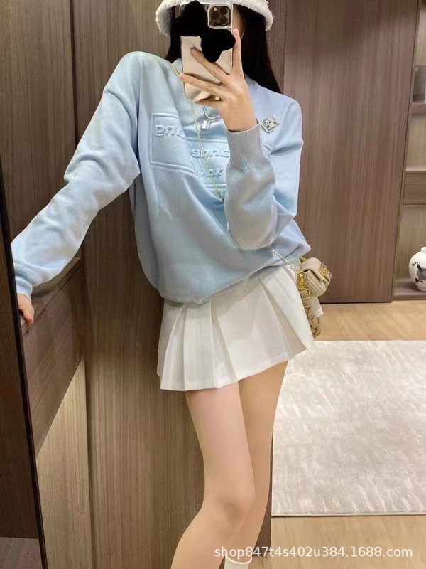 大王碎冰蓝AW软糯浮雕字母LOGO宽松慵懒毛衣女|undefined