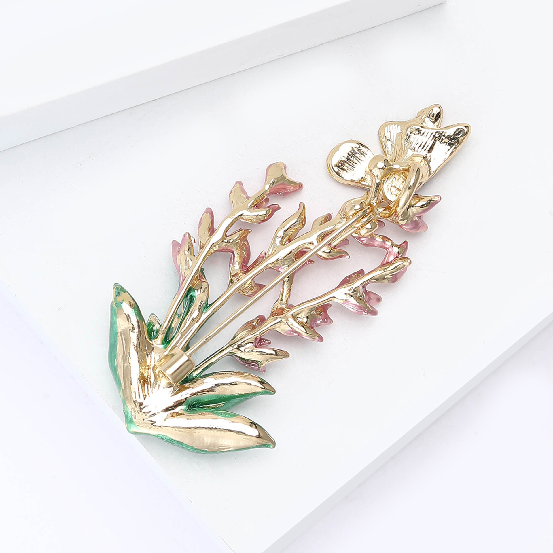 Elegant and Generous Alloy Enamel Lavender Butterfly Brooch Gentle and Fresh Ladies Clothing Corsage Jewelry Pin