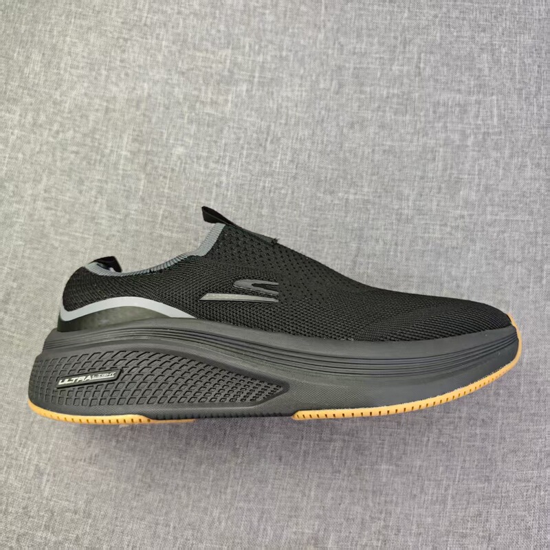 Cross-border Putian new summer breathable mesh fly-knit men's casual slip-on sports shoes