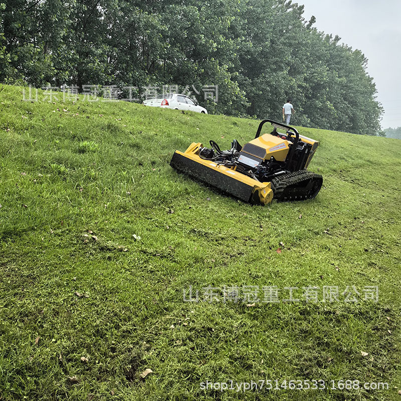 长江大坝遥控智能割草机双履带隔离带开辟车自走式除草机