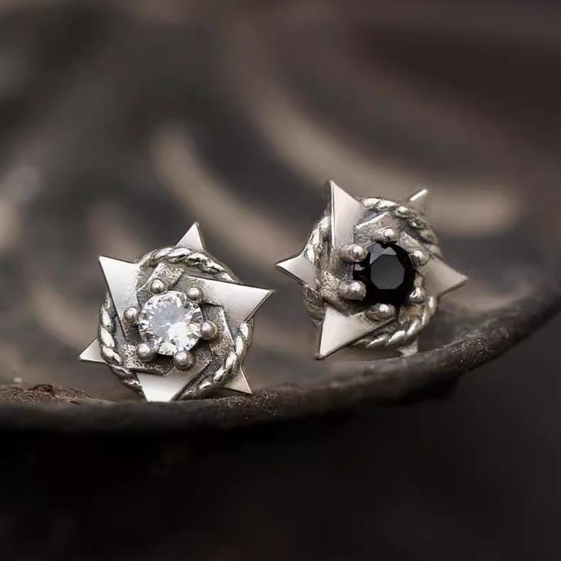 Retro Six-Pointed Star Earrings for Men, Trendyy and Personalized Hip-Hop Style Earrings, Fashionable and Versatile Black and White Zircon Star Earrings