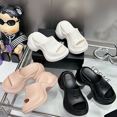 正しいバージョン! SMFKハイヒールの厚い底のスポーツのスリッパのスターの同じタイプのカジュアルな女性の靴の外は高くなって涼しくなります。