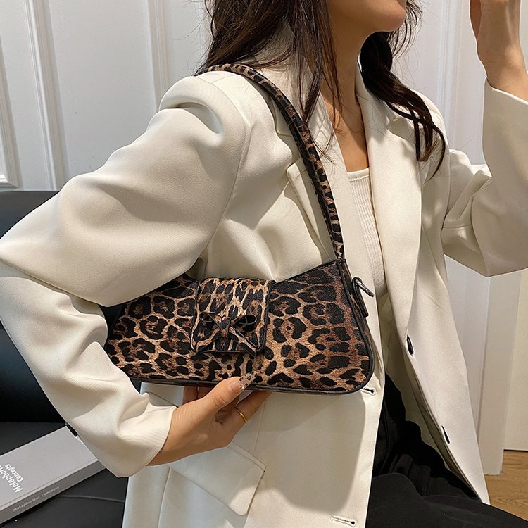 Nuestros bolsos de mujer son tu mano derecha en el camino de la moda