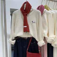 韓国版学院風のゆるいカシミヤのセーターの柔らかいモチモチのニットのデザイン感の小さい大衆のブランドの婦人服の卸売りの商品の供給源