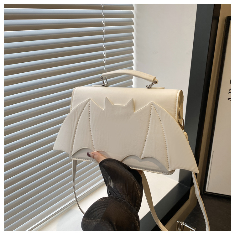 A new 2024 European and American Halloween single-shoulder bag for women, with a unique and funny bat style and a trendy crossbody bag undefined