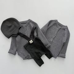 韓国版の赤ちゃんの連体の服の春秋の男女の赤ちゃんの洋気のメリヤスのお尻の服の新生児の哈衣の春秋の外で服を着ます。