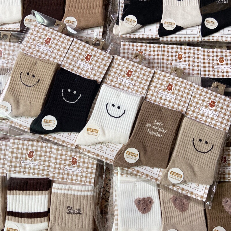 Great-looking Independent Card brown Style Women's Socks Autumn and Winter Sports College Style Smiley Socks Women's Cotton Socks