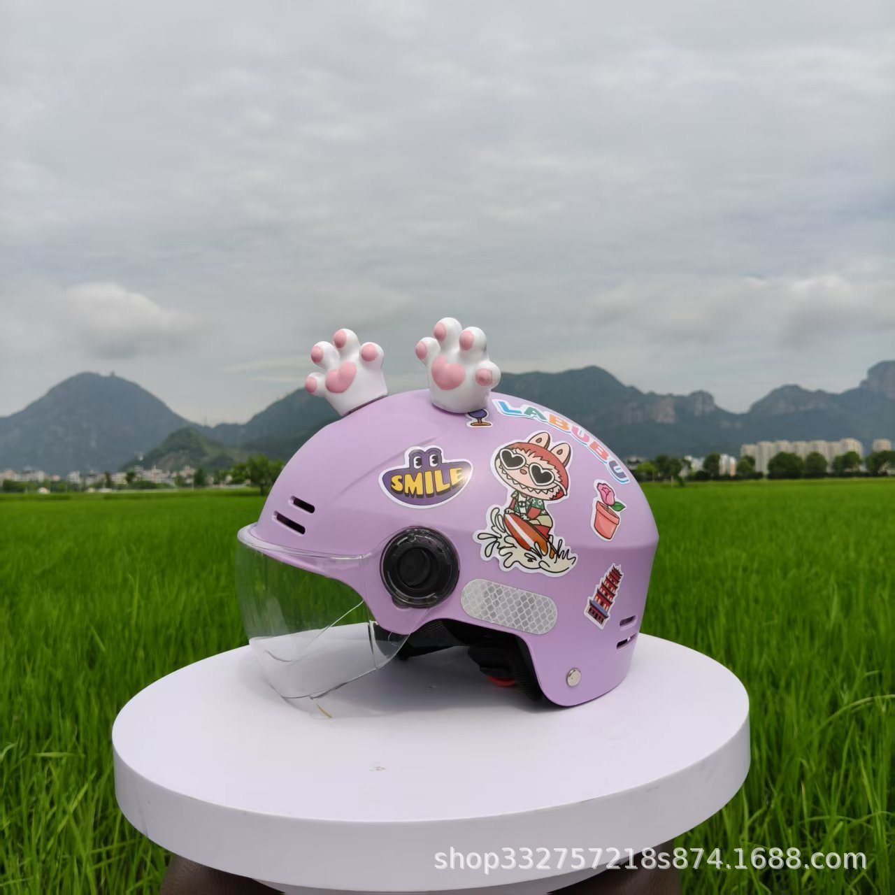 연보라색 천 + 투명거울 + 흰색 고양이 발톱