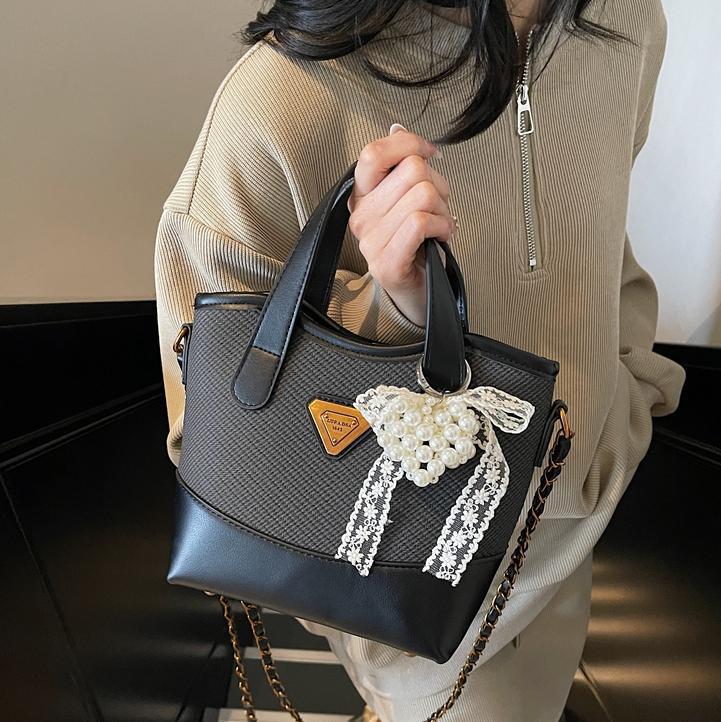 Bolso de mano de color de contraste popular de este año para mujer 2025 nuevo bolso de cubo más vendido bolso de mensajero casual de alta gama de todo fósforo