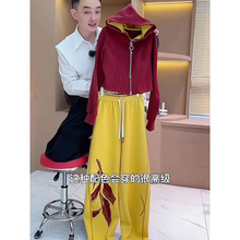 女士通勤休闲套装2025秋季新款显白酒红色连帽宽松卫衣两件套女装