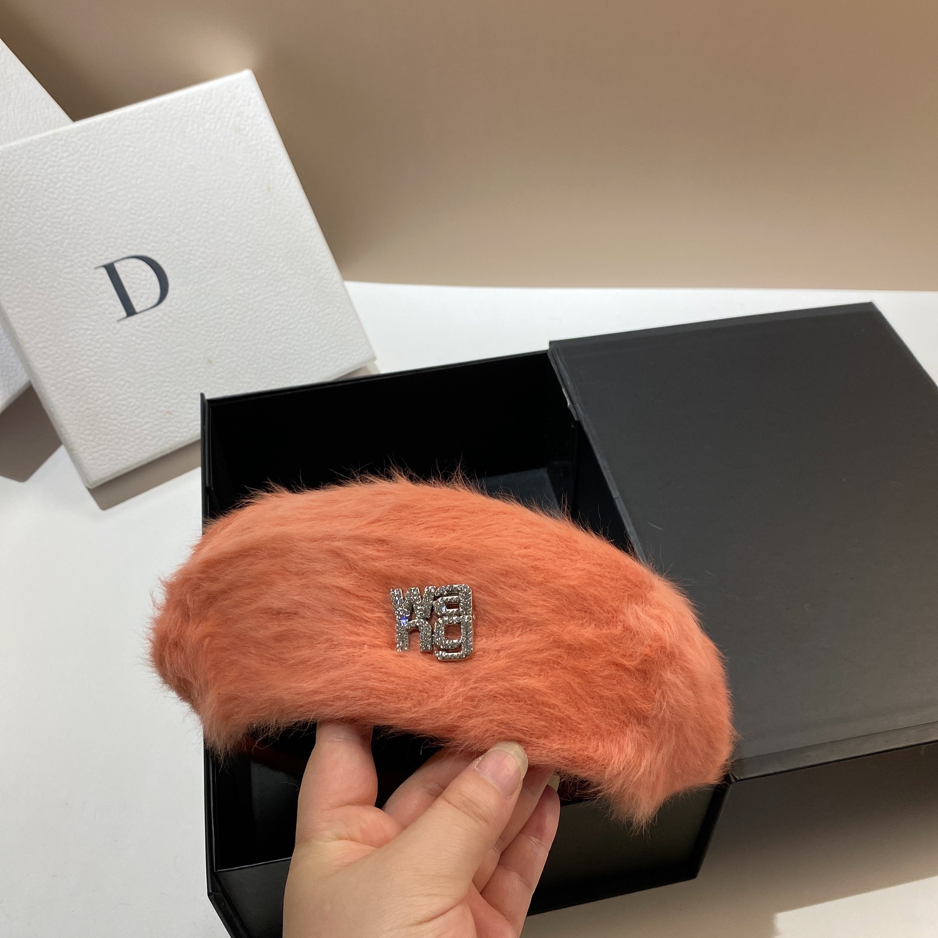 Rabbit hair beret women's Korean version autumn and winter plush diamond inlaid king octagonal fashion socialite style_voghion.com