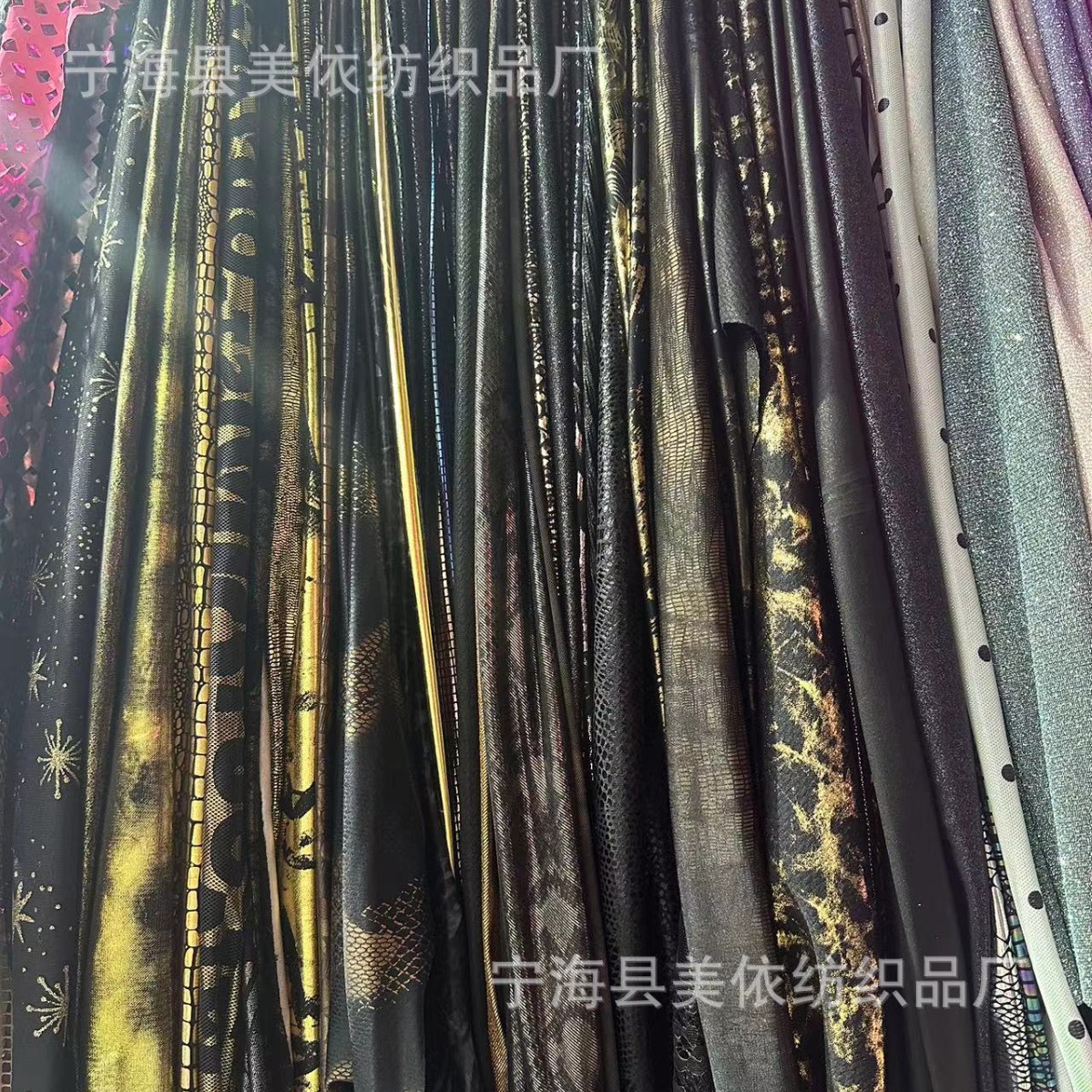 新款原创涤氨弹力亮葱针织烫金时装面料DIY格纹大波浪气质布