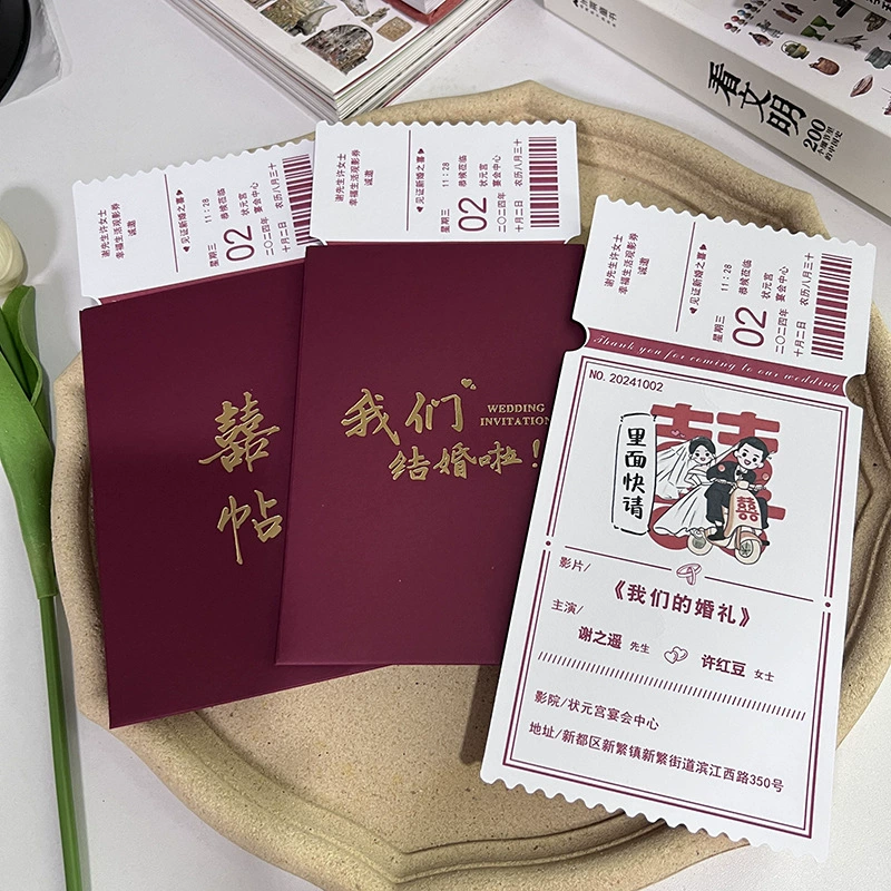 Свадебное приглашение Маленькая красная книга с тем же приглашением