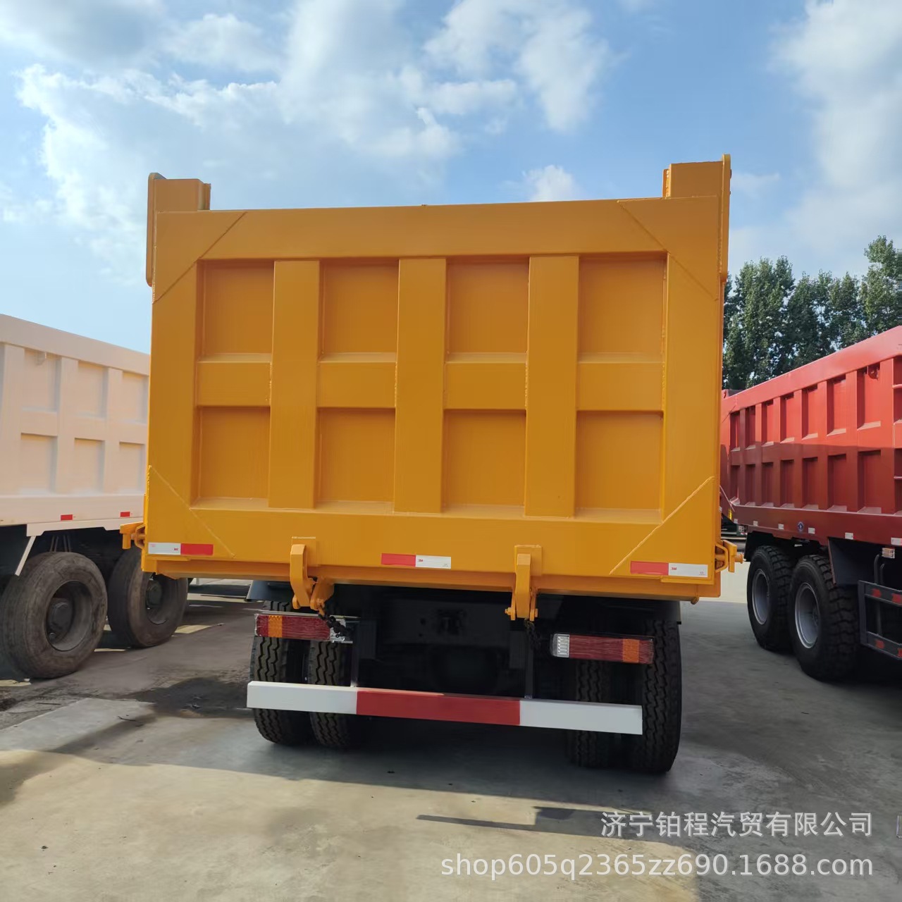 Cross-border supply of Sinotruk Howo rear dump trucks for export to Africa, 375 horsepower, used mining and engineering dump trucks