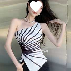 T恤斜肩小衫气质上衣女夏新款独特季感线条设计露肩2022年无袖潮