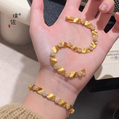 Lin'erと同じスタイルのサンドゴールドつや消しドットダイヤモンドフラワーリボンブレスレット、女性用、軽くて豪華なレトロな高級感のあるジュエリー、ガールフレンドへのギフトに最適