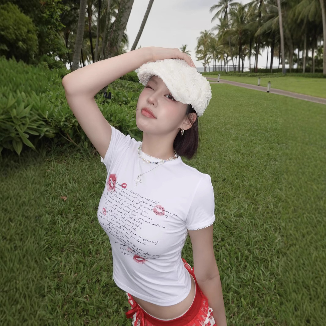 Glowny唇印印花字母蝴蝶结花边短款短袖女辣妹T恤修身小众正肩短T