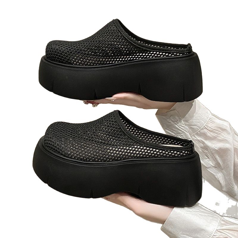 Zapatos de agujero de malla con suela gruesa y media zapatillas para mujeres, verano 2025, nuevos tacones transpirables para mujeres.