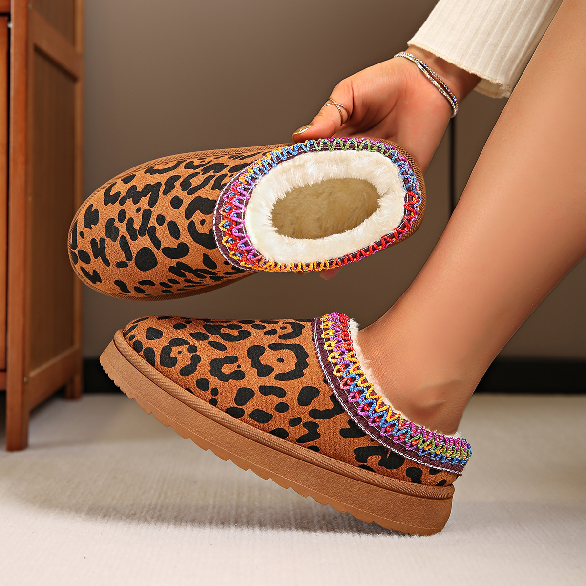 Demi-season insulated slippers for leisure platform