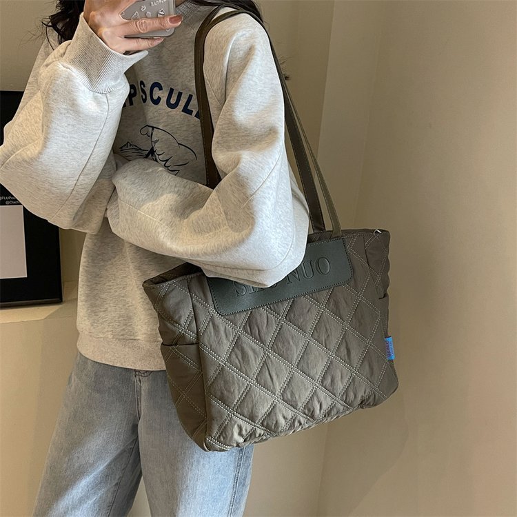 Bolso de moda de gran capacidad 2024 nuevo bolso de todo fósforo bolso de algodón otoño e invierno bolso de mano de un solo hombro