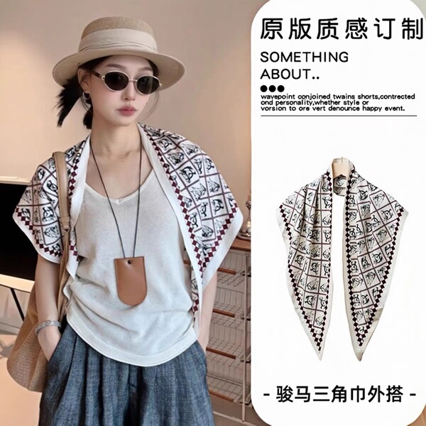 Retro demi-season fashionable scarf
